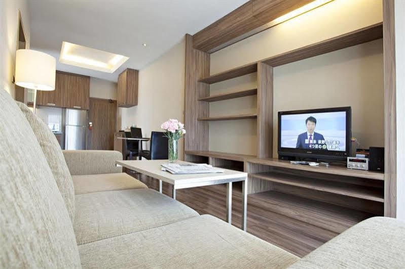 V Residence Serviced Apartment Bangkok Bagian luar foto