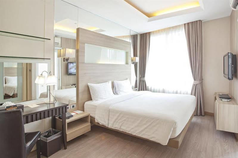 V Residence Serviced Apartment Bangkok Bagian luar foto