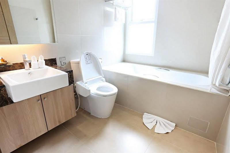 V Residence Serviced Apartment Bangkok Bagian luar foto