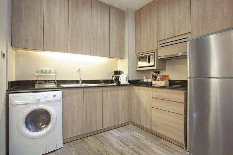 V Residence Serviced Apartment Bangkok Bagian luar foto