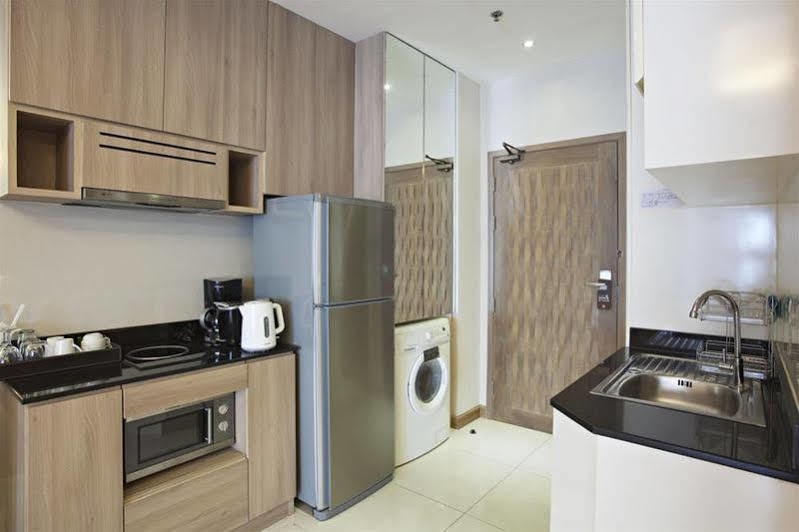 V Residence Serviced Apartment Bangkok Bagian luar foto