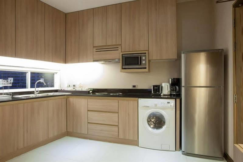 V Residence Serviced Apartment Bangkok Bagian luar foto