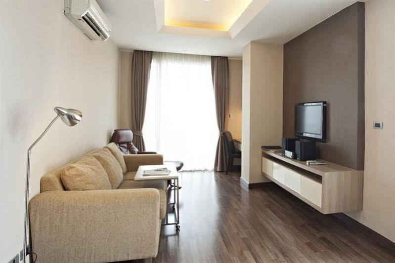 V Residence Serviced Apartment Bangkok Bagian luar foto