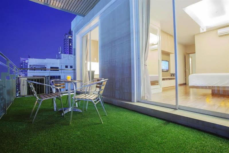 V Residence Serviced Apartment Bangkok Bagian luar foto