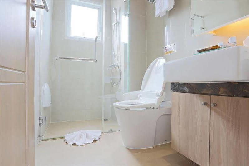 V Residence Serviced Apartment Bangkok Bagian luar foto