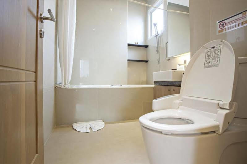 V Residence Serviced Apartment Bangkok Bagian luar foto