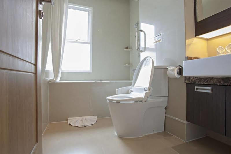 V Residence Serviced Apartment Bangkok Bagian luar foto