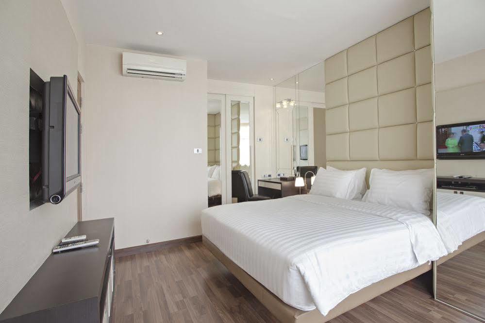V Residence Serviced Apartment Bangkok Bagian luar foto